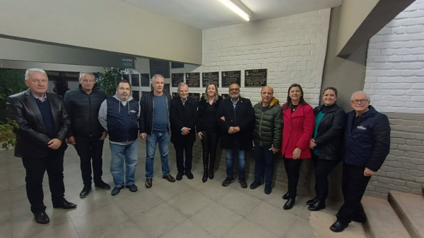 Prefeito Leandro Balardin realiza descerramento da placa de inaugurao da 25 Fenarroz