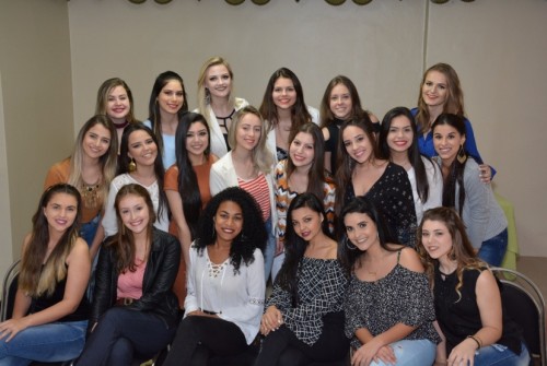 21 candidatas disputaro o ttulo de Rainha e Princesas da 20 Fenarroz