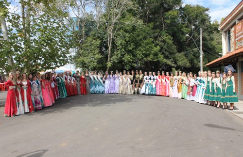 ENCONTRO DE SOBERANAS DO RS MOVIMENTOU O PARQUE DA FENACHIM NESTE SBADO