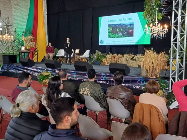 Seminrio destaca importncia do cooperativismo na agricultura familiar