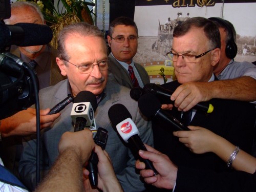 COMISSO EXECUTIVA OFERECE ALMOO AO GOVERNADOR TARSO GENRO
