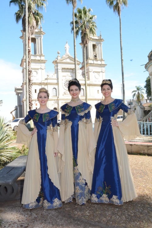 Rainha e Princesas da 19 Fenarroz apresentam Traje de Gala