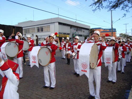 DESFILE DA FENARROZ 2012 TER TRS BANDAS MARCIAIS