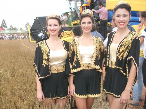 Soberanas prestigiam a Abertura Oficial da Colheita do Arroz e divulgam a Fenarroz 2012 em Restinga Seca
