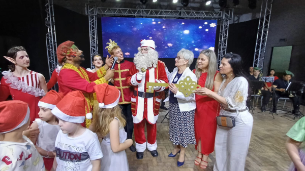 Mais de 3.000 Espectadores Participam do Espetáculo Natalino "Um Natal Encantado" no Ginásio do Arrozão